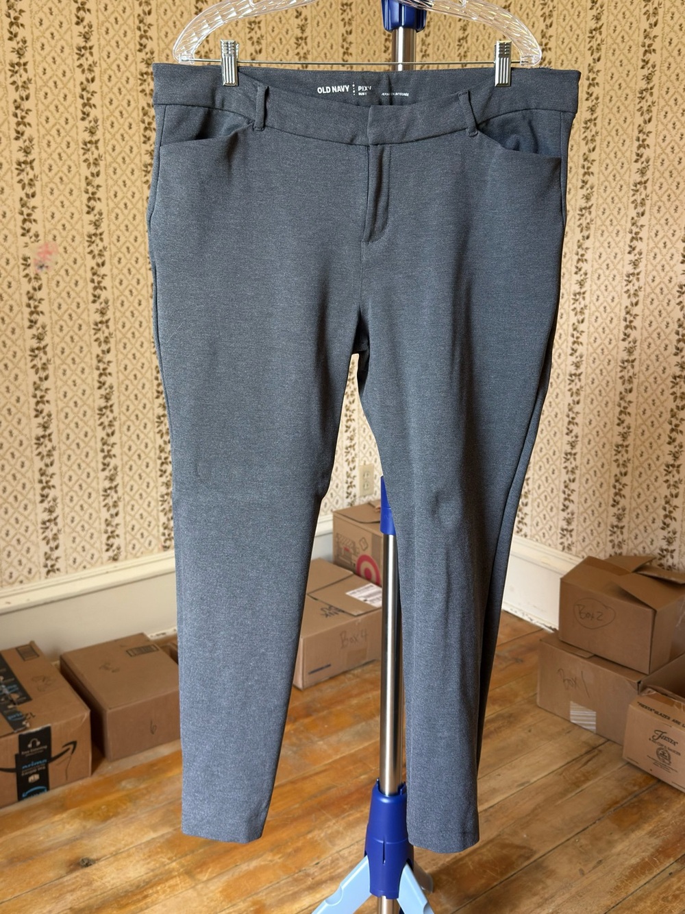 Old Navy Ankle Pixie Pant with Built In Sculpt - Gray